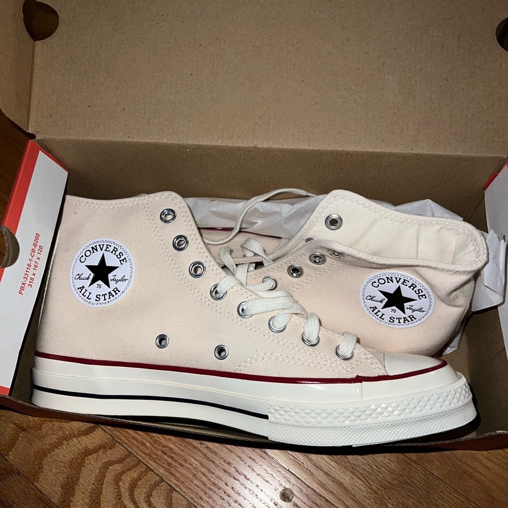 Never worn in box Converse shoes Womens size 10 Men’s size 8.Love but too big.